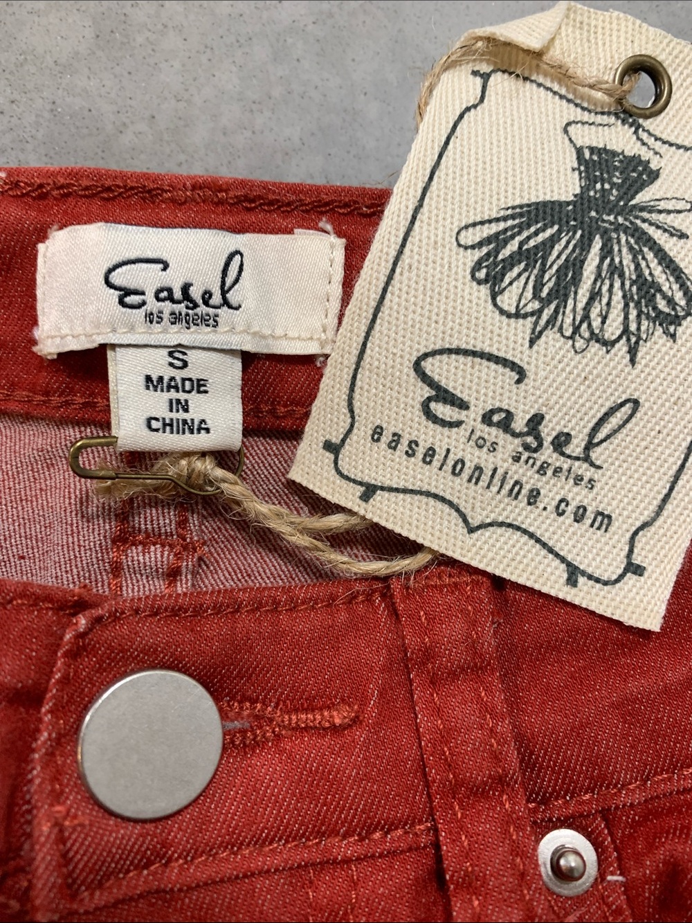 easel High-Rise Women's Jeans in Rust Red